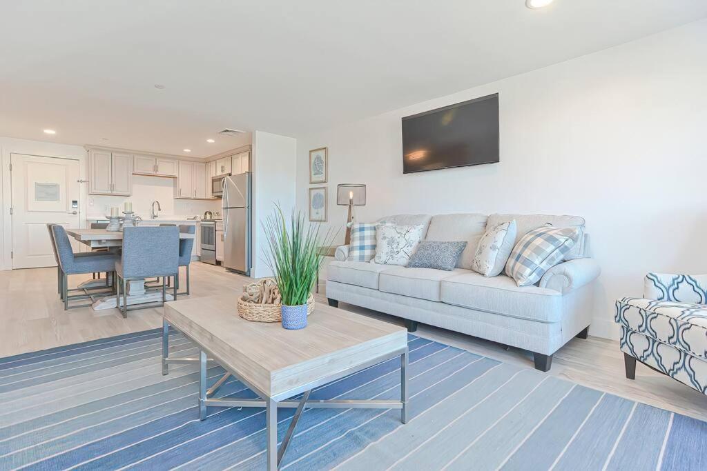 Downtown Plymouth Waterfront Luxury Condos Exterior foto